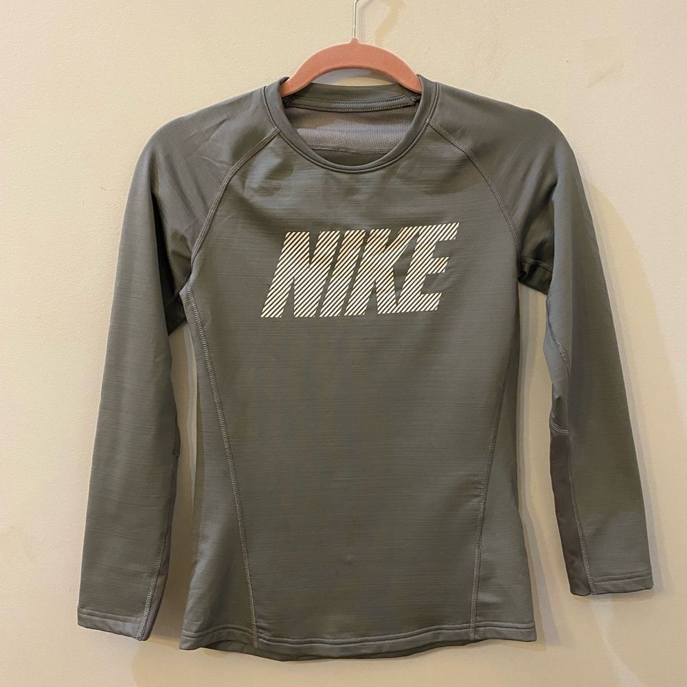 Nike Dri-Fit Long Sleeve Gray Crewneck Shirts Boys Size L